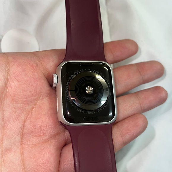 Apple Watch 4 - Picture 2 of 2